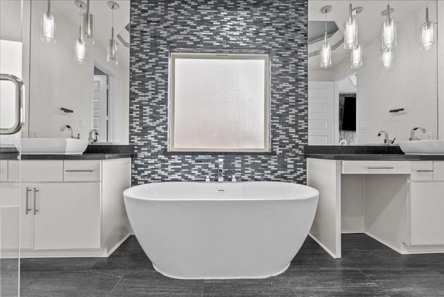 648 Garcitas Court, Webster, TX 77598