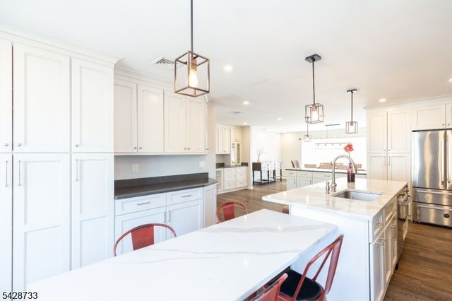 67 Thomas Pl, Edison Twp., NJ 08837