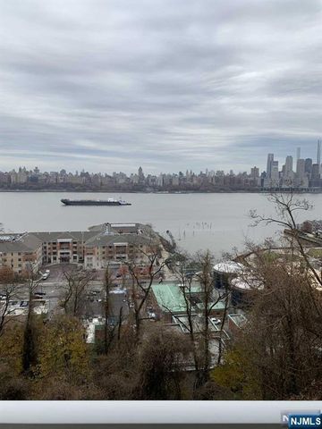 7420 Boulevard East 2C, North Bergen, NJ 07047
