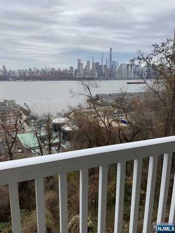7420 Boulevard East 2C, North Bergen, NJ 07047