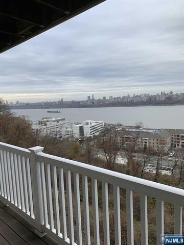 7420 Boulevard East 2C, North Bergen, NJ 07047