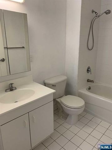 7420 Boulevard East 2C, North Bergen, NJ 07047