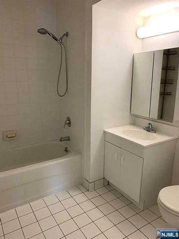 7420 Boulevard East 2C, North Bergen, NJ 07047