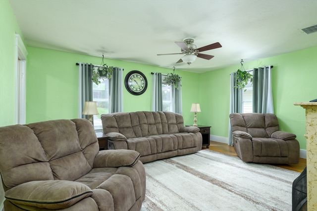 30 Prospect St, Spencer, MA 01562