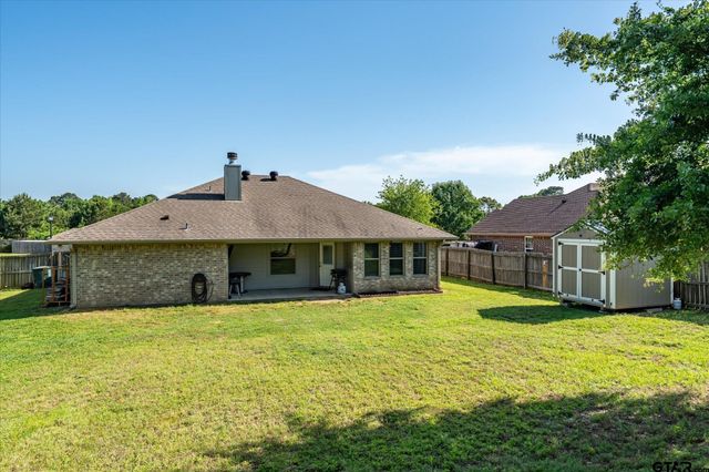 526 W Kingsway Dr, Overton, TX 75684