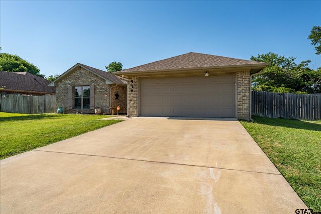 526 W Kingsway Dr, Overton, TX 75684