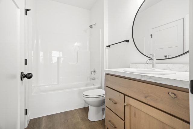 2515 38th Avenue S, Moorhead, MN 56560