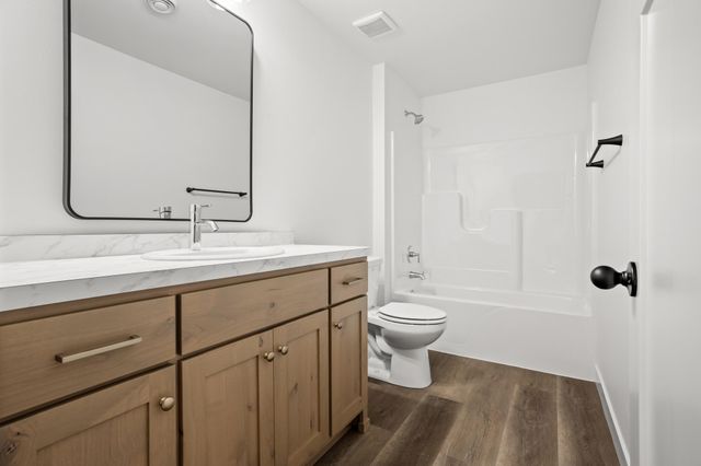 2515 38th Avenue S, Moorhead, MN 56560