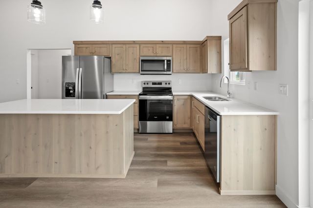 2515 38th Avenue S, Moorhead, MN 56560