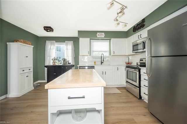 1585 Boles PL, Virginia Beach, VA 23454