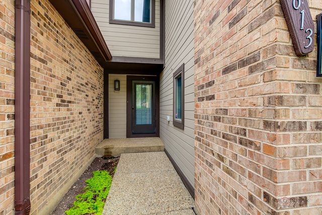 1613 Pebble Beach Drive, Hoffman Estates, IL 60169