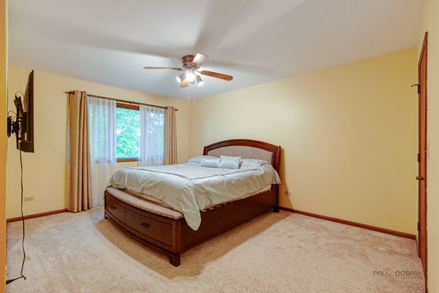 1613 Pebble Beach Drive, Hoffman Estates, IL 60169