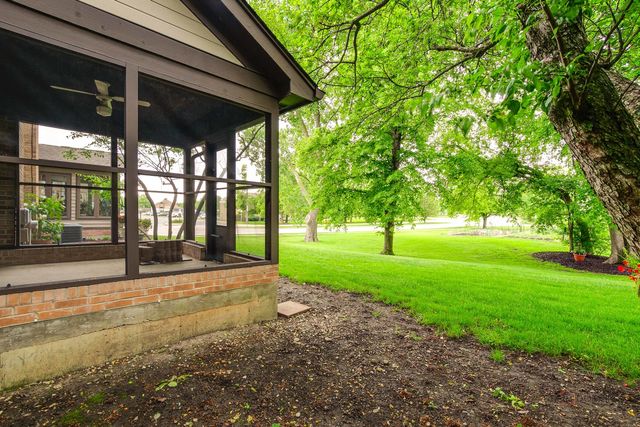 1613 Pebble Beach Drive, Hoffman Estates, IL 60169