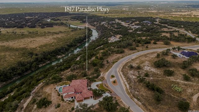 1817 Paradise Pkwy, Canyon Lake, TX 78133