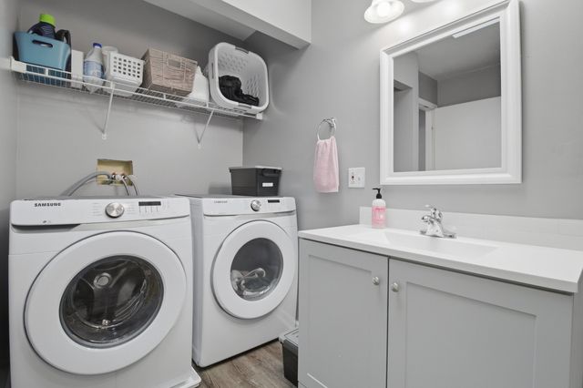 421 Farmbrook Court, Romeoville, IL 60446