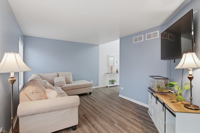 421 Farmbrook Court, Romeoville, IL 60446