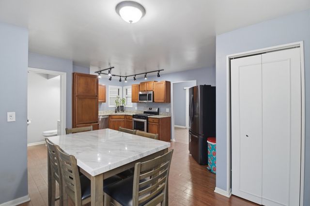 421 Farmbrook Court, Romeoville, IL 60446