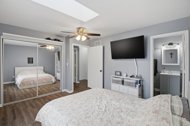 421 Farmbrook Court, Romeoville, IL 60446