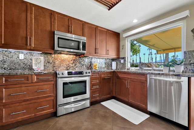 76745 Chrysanthemum Way, Palm Desert, CA 92211