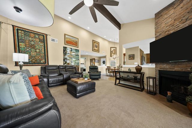 76745 Chrysanthemum Way, Palm Desert, CA 92211