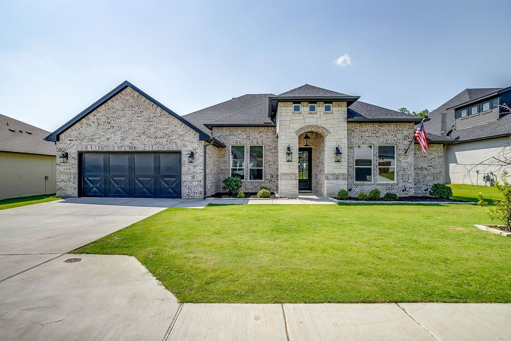 1225 Crown Valley Drive, Weatherford, TX 76087