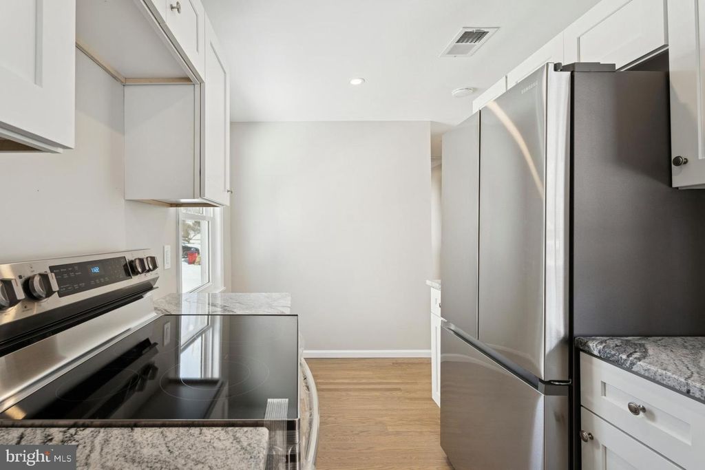 Image 10 of property listing at 306 GRAPE ST, Warminster, PA 18974