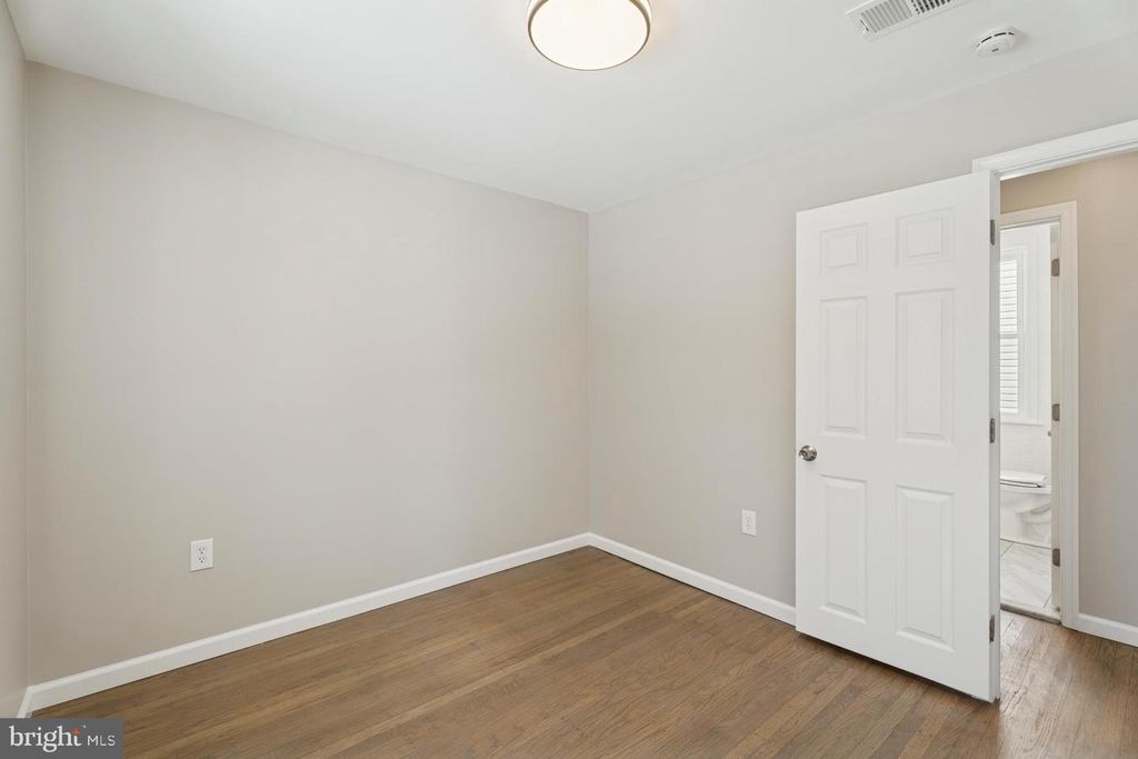 Image 16 of property listing at 306 GRAPE ST, Warminster, PA 18974