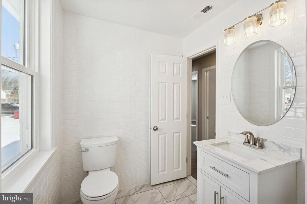 Image 20 of property listing at 306 GRAPE ST, Warminster, PA 18974