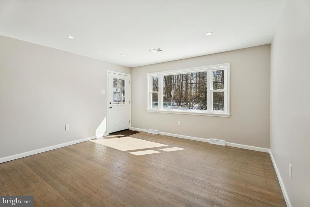 Image 5 of property listing at 306 GRAPE ST, Warminster, PA 18974