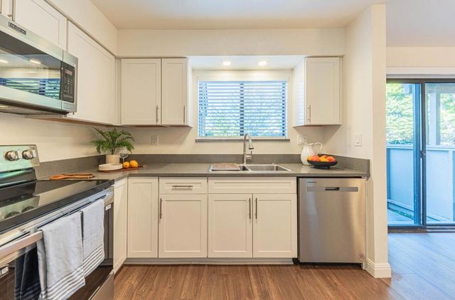 3850 Rio Road 24, Carmel, CA 93923