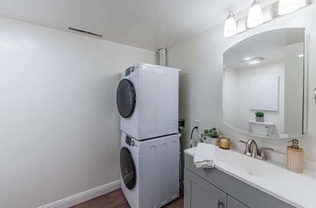 3850 Rio Road 24, Carmel, CA 93923