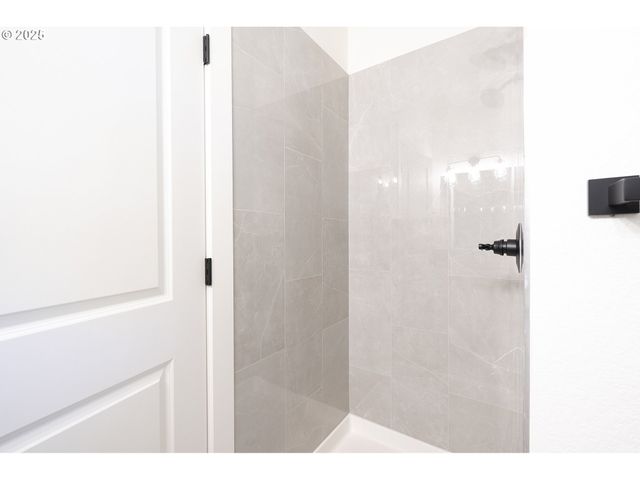 6541 Se WOODSTOCK Blvd, Portland, OR 97206