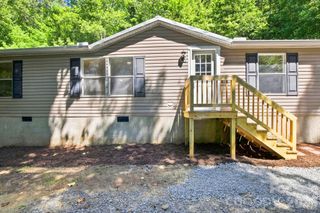 190 Pinewood Knoll Drive, Hendersonville, NC 28739