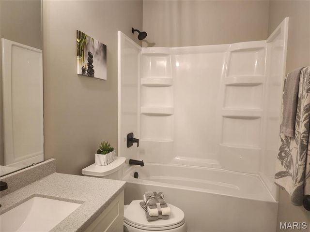 10111 Niblic Drive, Overland, MO 63114