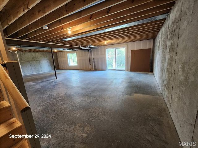 10111 Niblic Drive, Overland, MO 63114