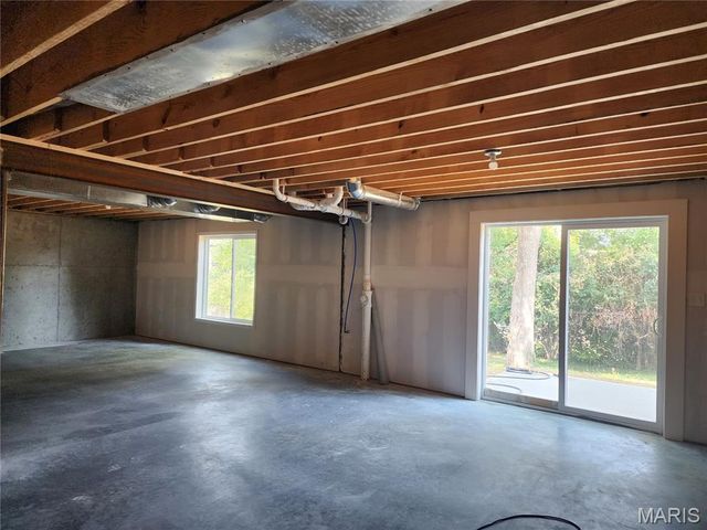10111 Niblic Drive, Overland, MO 63114