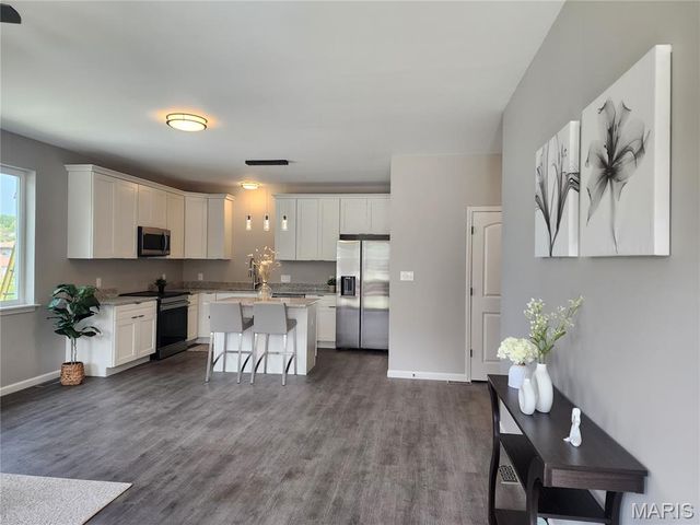 10111 Niblic Drive, Overland, MO 63114