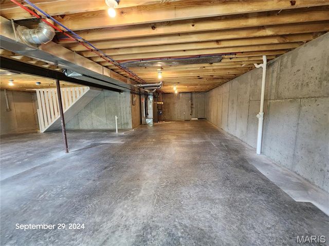 10111 Niblic Drive, Overland, MO 63114