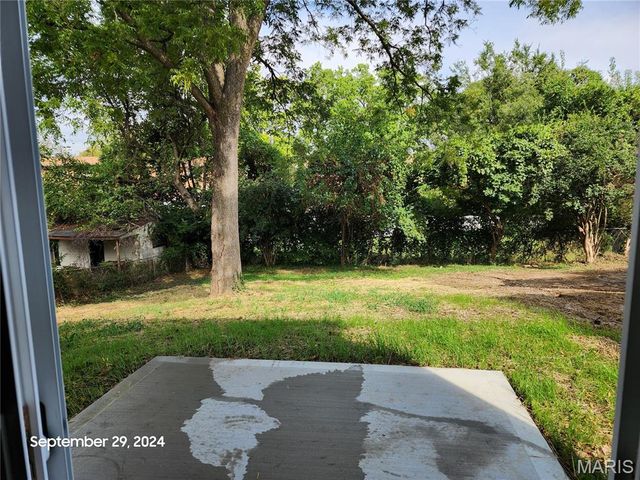 10111 Niblic Drive, Overland, MO 63114