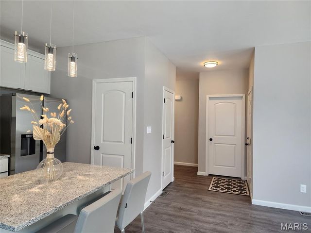 10111 Niblic Drive, Overland, MO 63114