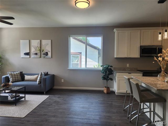 10111 Niblic Drive, Overland, MO 63114