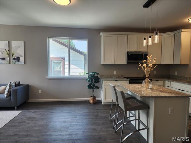 10111 Niblic Drive, Overland, MO 63114