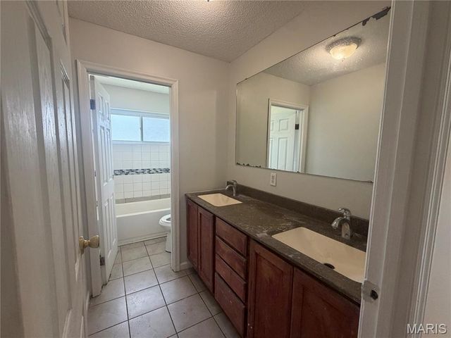 2290 Montagne Drive, Florissant, MO 63033