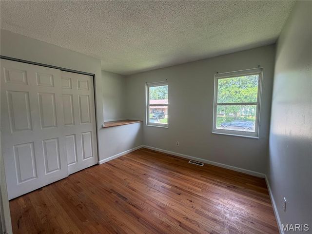 2290 Montagne Drive, Florissant, MO 63033