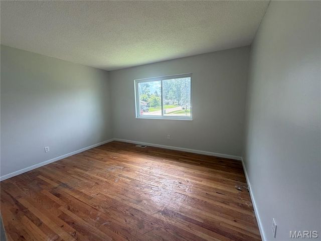 2290 Montagne Drive, Florissant, MO 63033