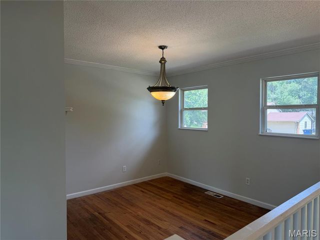 2290 Montagne Drive, Florissant, MO 63033