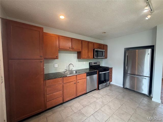 2290 Montagne Drive, Florissant, MO 63033