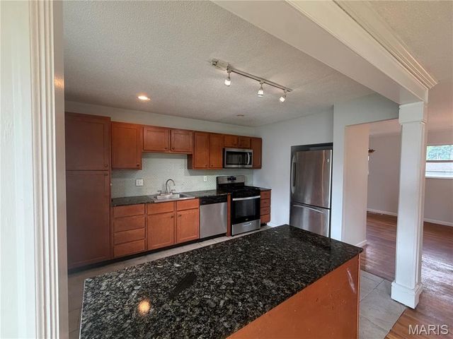 2290 Montagne Drive, Florissant, MO 63033
