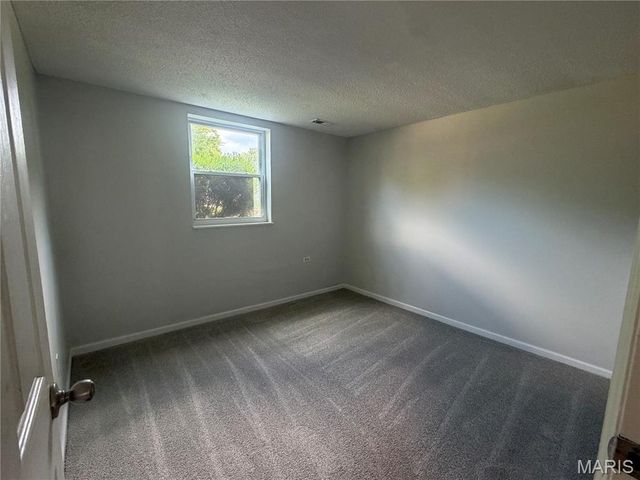 2290 Montagne Drive, Florissant, MO 63033