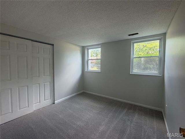 2290 Montagne Drive, Florissant, MO 63033